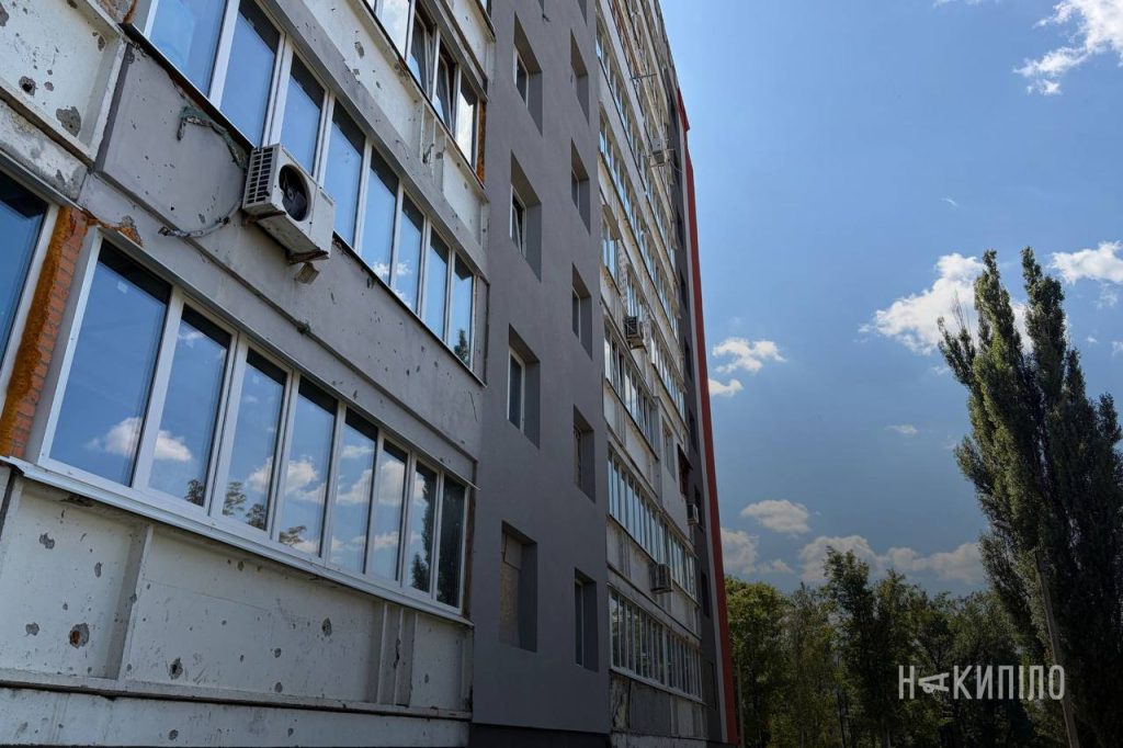 У Харкові ремонтують уражену росіянами багатоповерхівку на Салтівці Дев'ятиповерхівка на Північній Салтівці