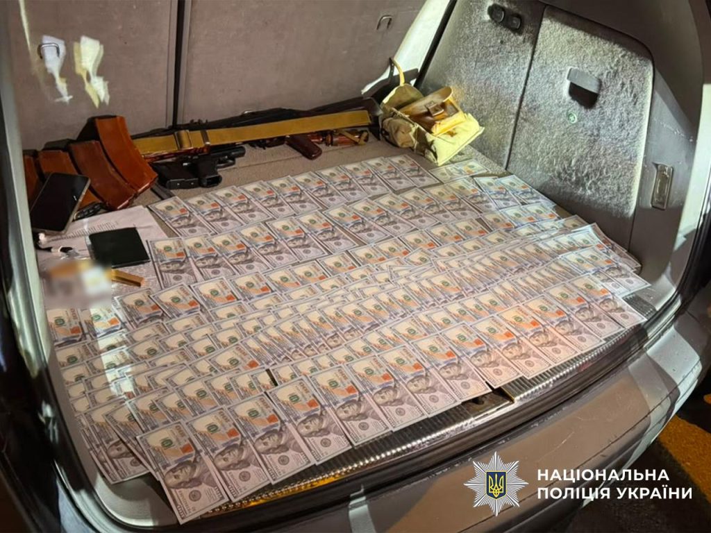 20 тисяч доларів за виключення з військового обліку: затримали підозрюваного