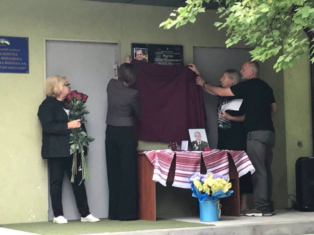 У Харкові відкрили меморіальну дошку та мурал пам'яті загиблого захисника У Харкові відкрили меморіальну дошку та мурал пам'яті загиблого захисника