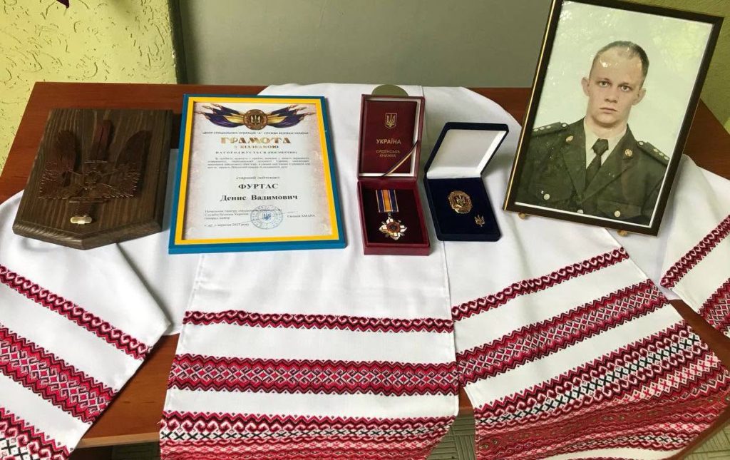 У Харкові відкрили меморіальну дошку та мурал пам'яті загиблого захисника У Харкові відкрили меморіальну дошку та мурал пам'яті загиблого захисника