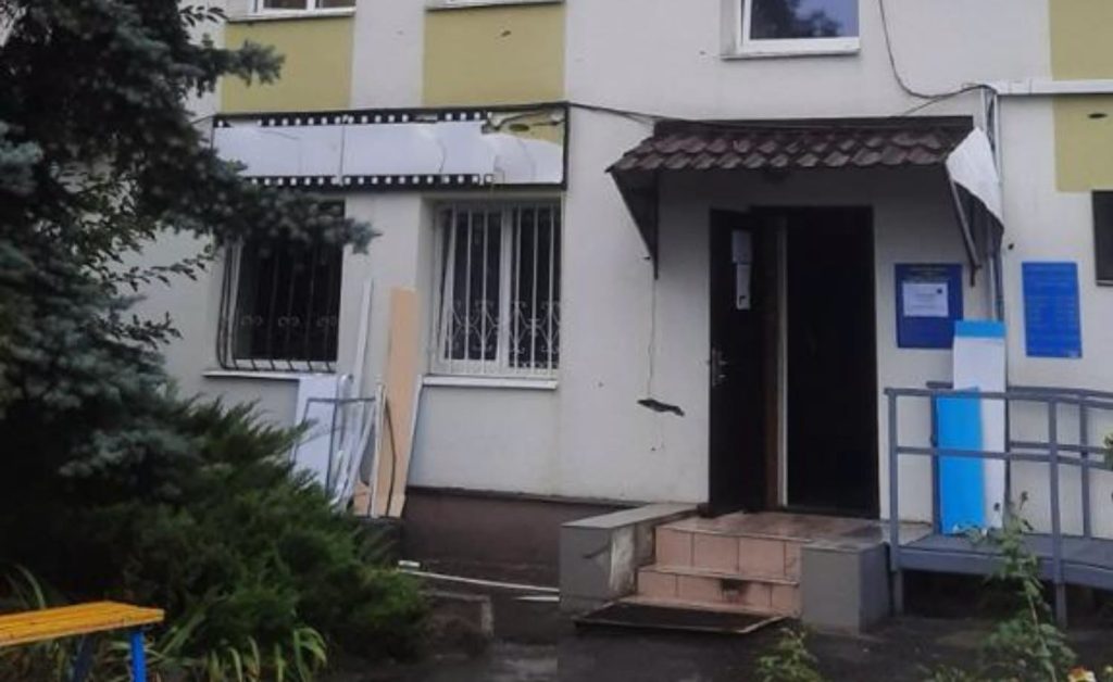 В Ізюмі через обстріл тимчасово не працюють податкова та міграційна служби