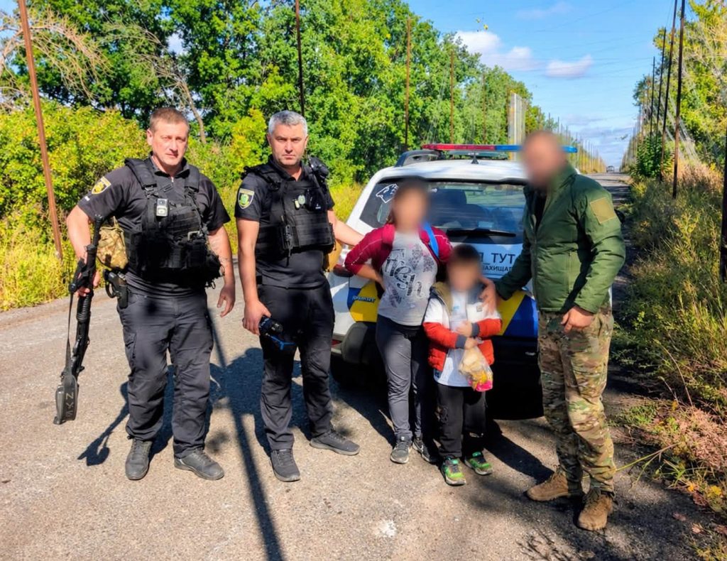 Хлопчик опинився без матері в зоні активних бойових дій на Харківщині На Харківщині евакуювали хлопчика з зони бойових дій