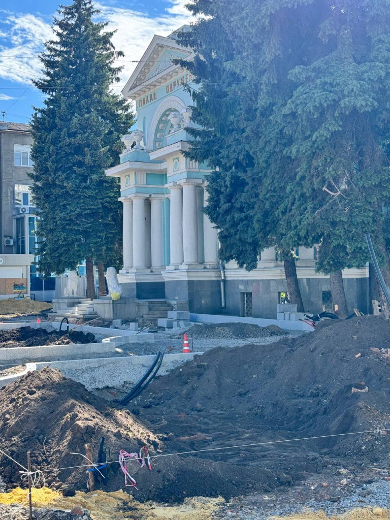 У Харкові реконструювали сквер біля Палацу одружень: що відомо про вартість