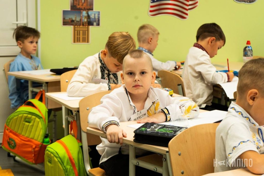 У Харкові школярі розпочали навчальний рік у підземних школах У Харкові школярі розпочали навчальний рік у підземних школах