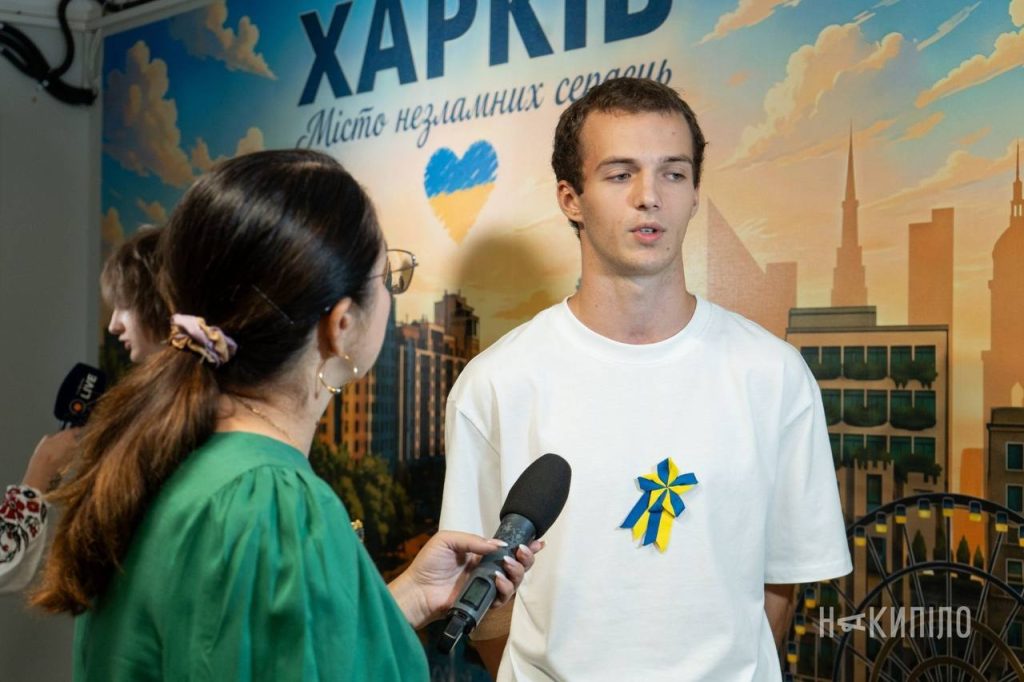У Харкові школярі розпочали навчальний рік у підземних школах У Харкові школярі розпочали навчальний рік у підземних школах
