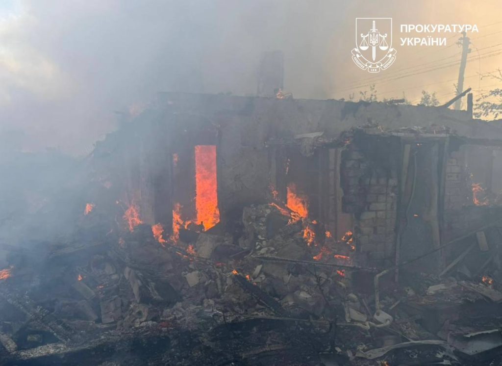 Дві ракети типу «Бандероль» вдарили по Печенігах. Фото знищеного будинку Дві ракети типу «Бандероль» вдарили по Печенігах. Фото знищеного будинку