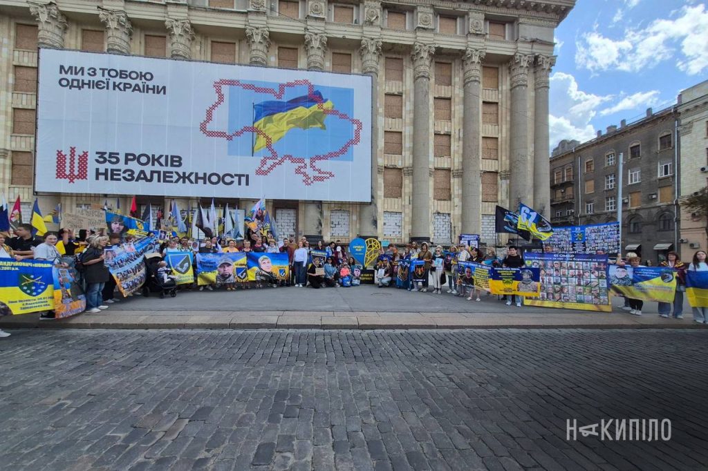 Відкрили «Скриньку надії» в центрі Харкова: листи полоненим Відкрили «Скриньку надії» в центрі Харкова: листи полоненим