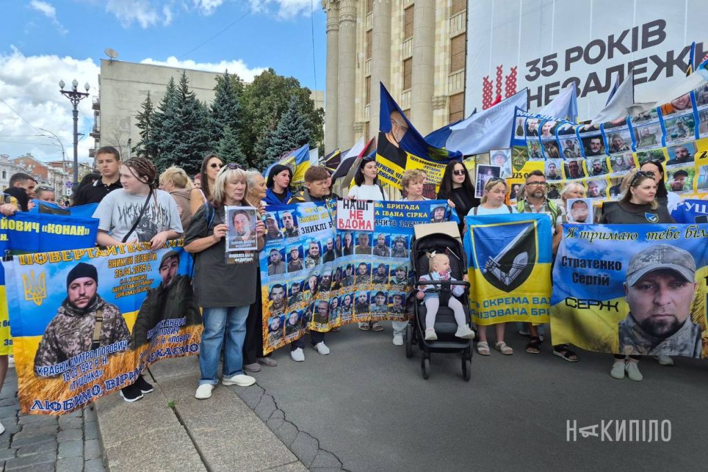 Відкрили «Скриньку надії» в центрі Харкова: листи полоненим Відкрили «Скриньку надії» в центрі Харкова: листи полоненим