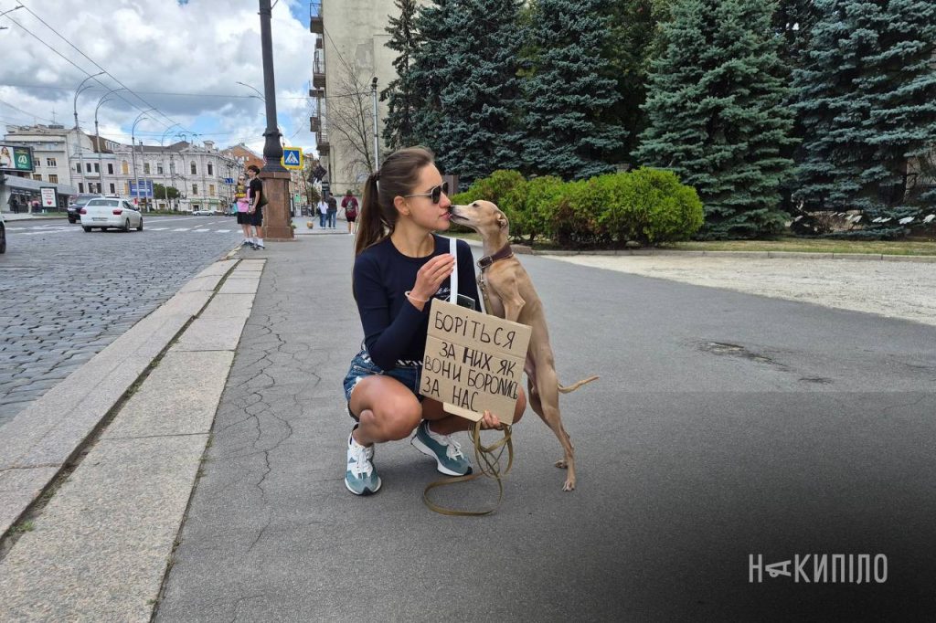 Відкрили «Скриньку надії» в центрі Харкова: листи полоненим Відкрили «Скриньку надії» в центрі Харкова: листи полоненим