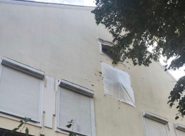 герб рф на консульстві у Харкові