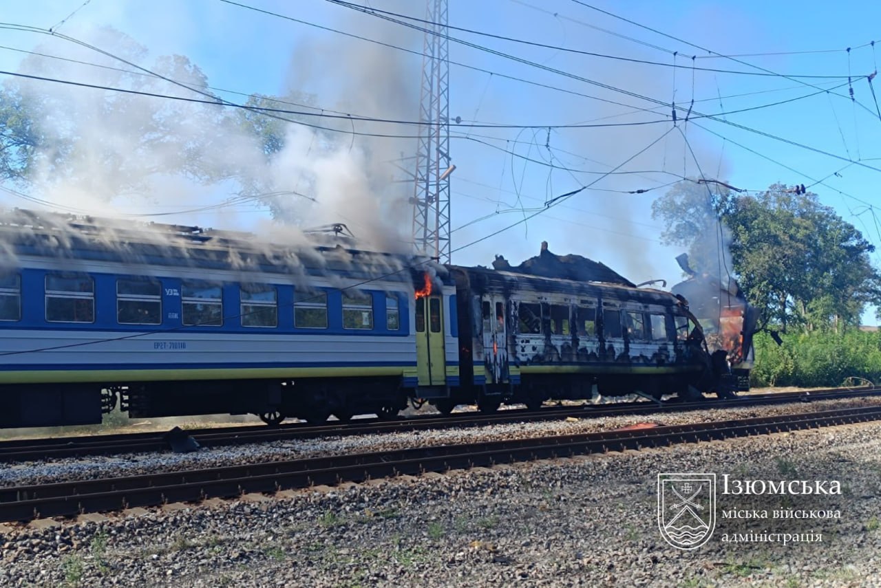 ворог вдарив по поїзду.