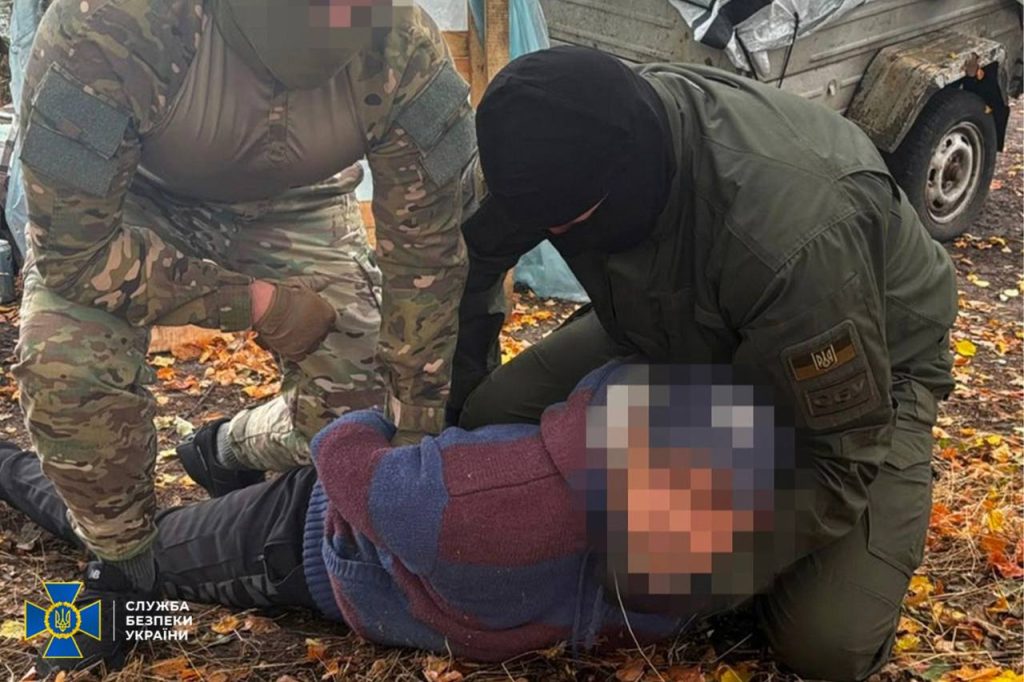 На Харківщині СБУ затримала російського інформатора: удари по позиціям