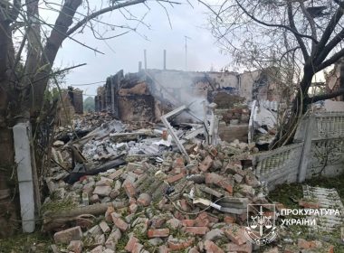 Зруйнований будинок у Золочеві
