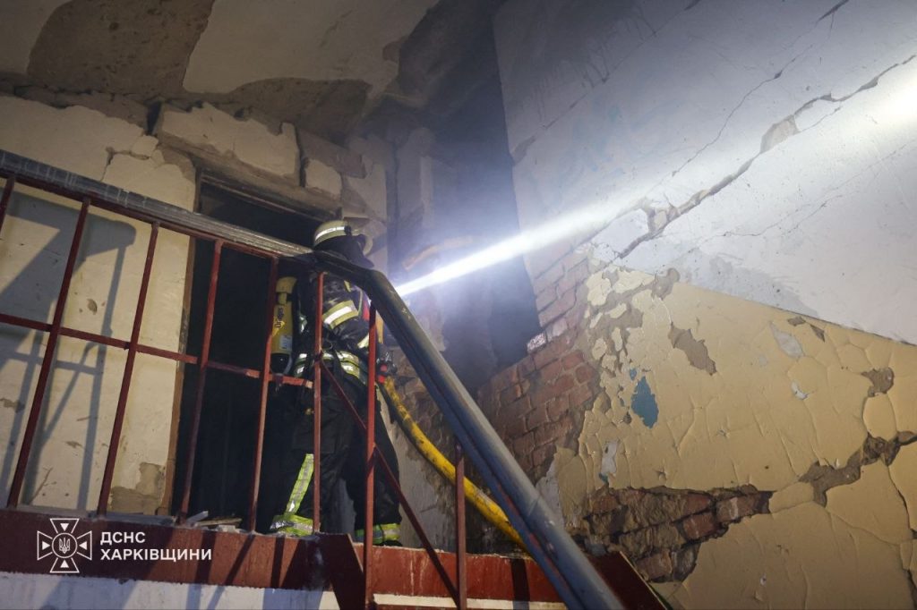 Рятувальники загасили пожежу в історичній будівлі Харкова Рятувальники загасили пожежу в історичній будівлі Харкова