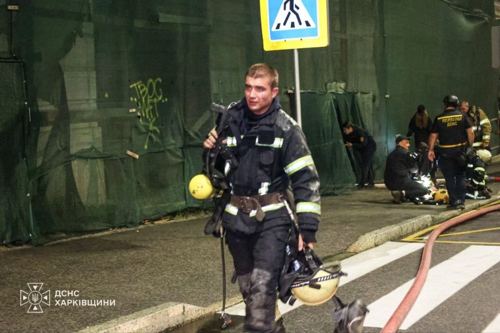 Рятувальники загасили пожежу в історичній  будівлі Харкова 