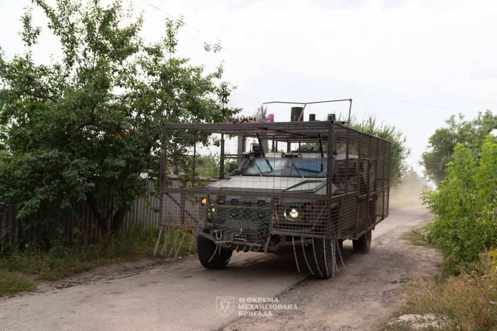 Немає води, газу, вікон і дверей: військові евакуювали жінку з Куп'янська