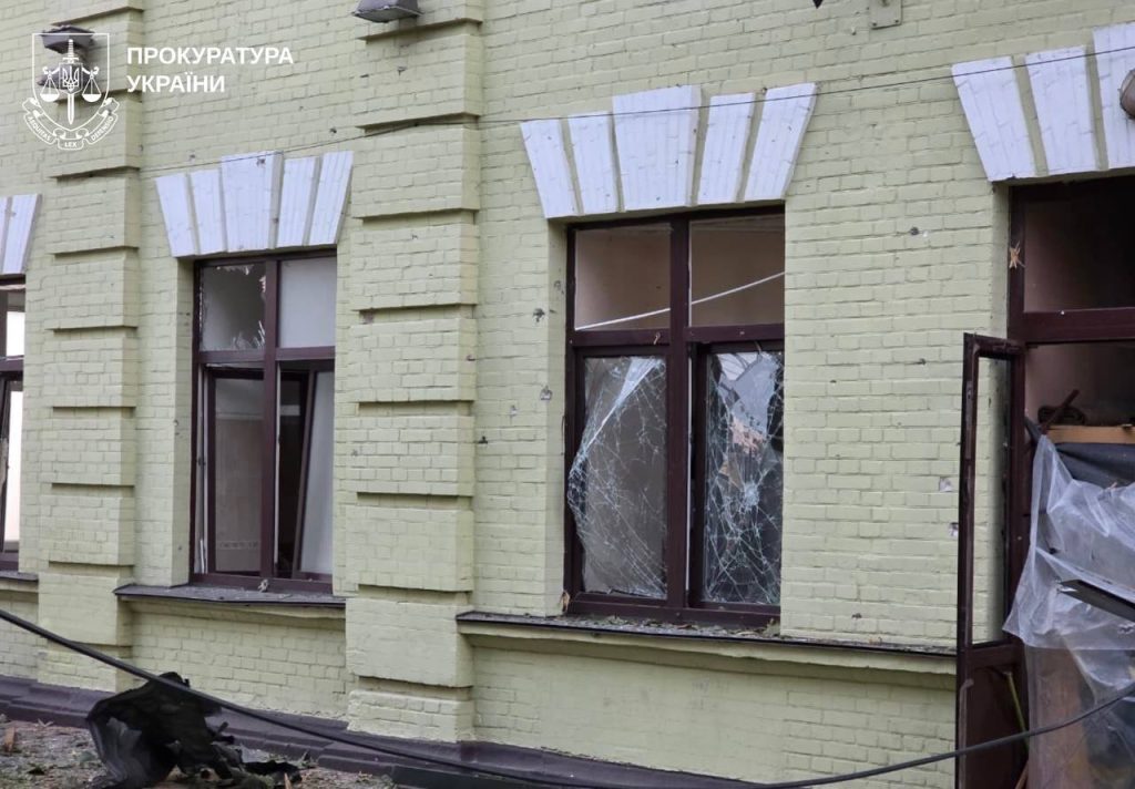 19 міст і сіл на Харківщині обстріляла росія за добу. Наслідки Пошкоджений вокзал у Лозовій