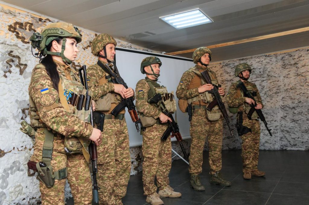 Військові бригади «Скіф» тренуються збивати FPV-дрони у віртуальній реальності Військові бригади «Скіф» тренуються збивати FPV-дрони у віртуальній реальності