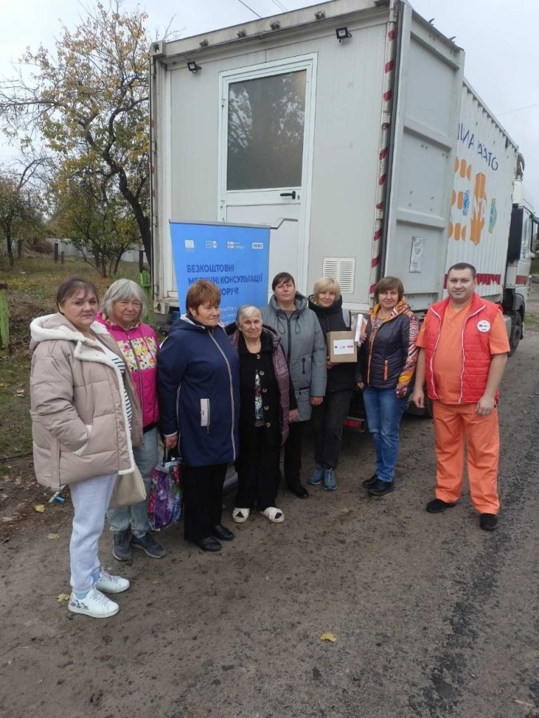 Як мобільна гінекологічна бригада стала містком до лікарів на Харківщині