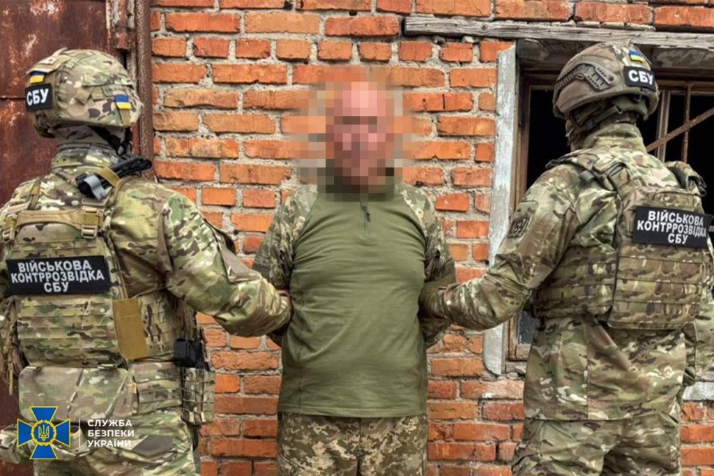 СБУ затримала військового, який наводив удар по ремонтному підрозділу на Харківщині