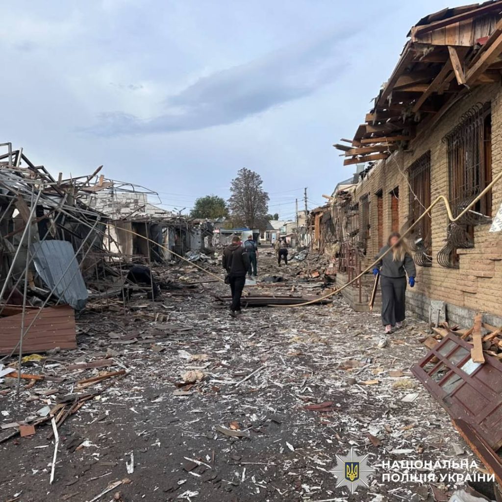 Двоє людей загинули через ворожі обстріли Харківщини минулої доби Двоє людей загинули через ворожі обстріли Харківщини минулої доби