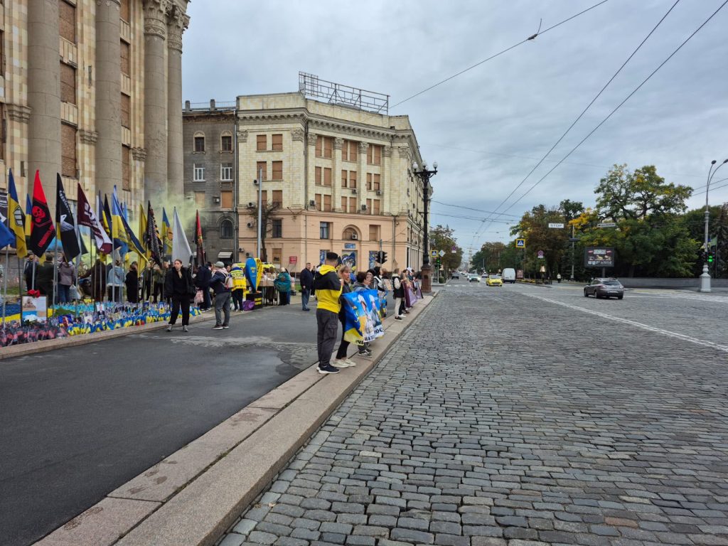 Акції на підтримку полонених і зниклих безвісти пройшли в Харкові та Франції Акції на підтримку полонених і зниклих безвісти пройшли в Харкові та Франції