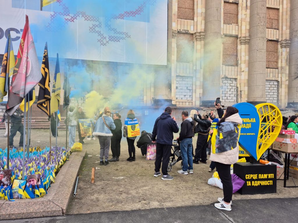 Акції на підтримку полонених і зниклих безвісти пройшли в Харкові та Франції Акції на підтримку полонених і зниклих безвісти пройшли в Харкові та Франції