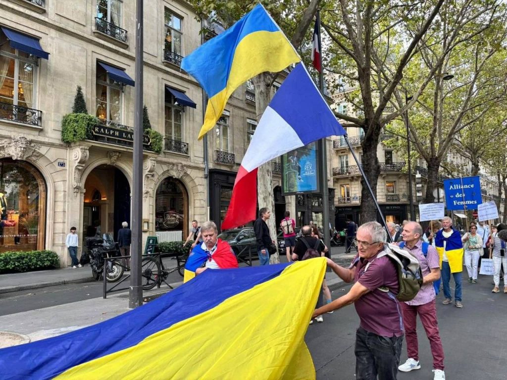 Акції на підтримку полонених і зниклих безвісти пройшли в Харкові та Франції Акції на підтримку полонених і зниклих безвісти пройшли в Харкові та Франції