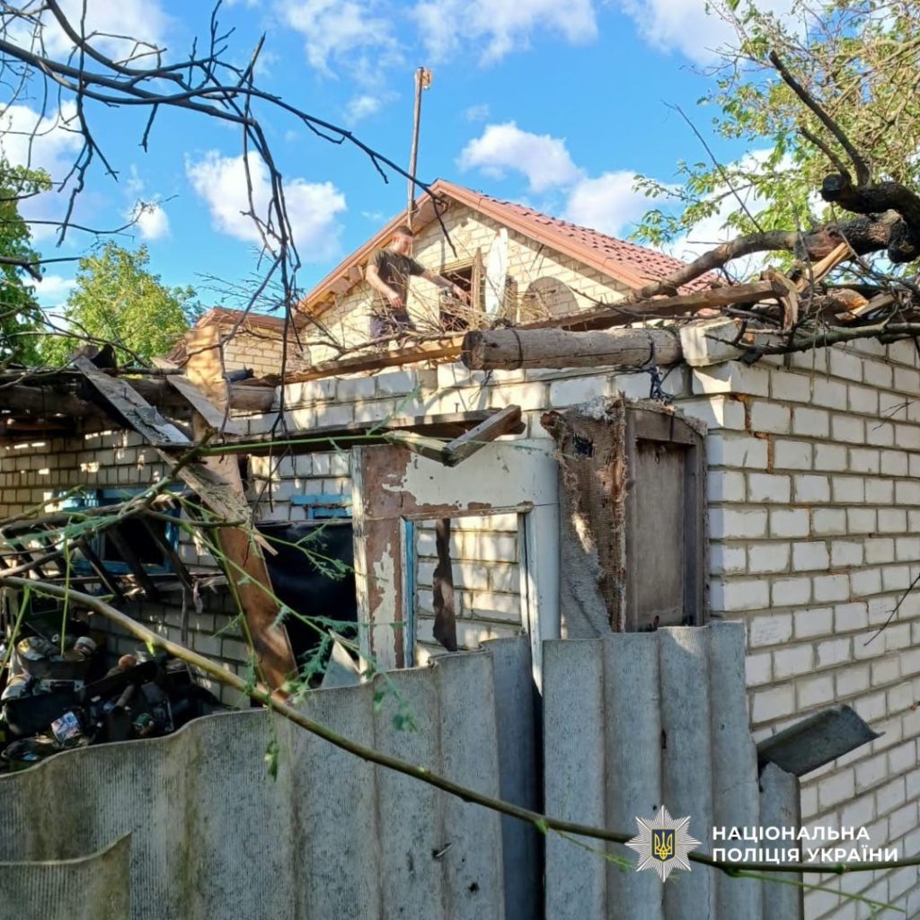 Двоє людей постраждали через ворога на Харківщині минулої доби Двоє людей постраждали через ворога на Харківщині минулої доби