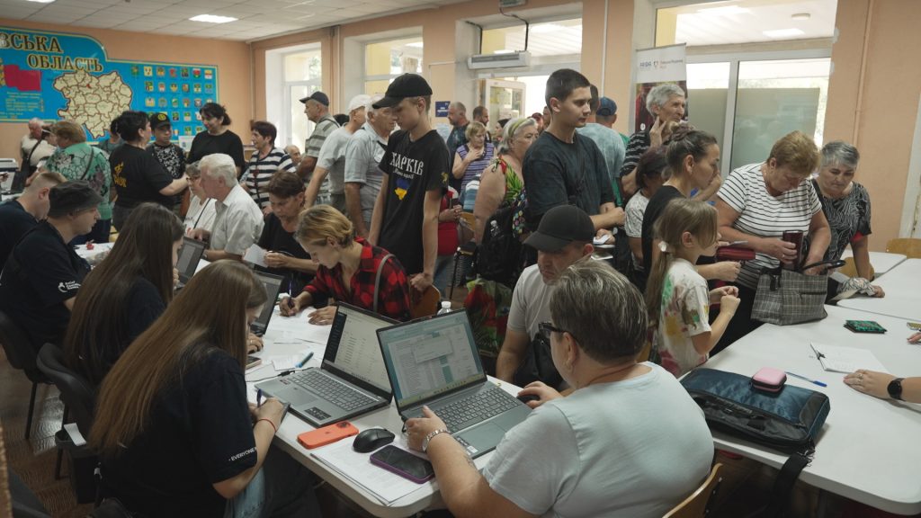 Без зв’язку і під обстрілами: евакуація з Шевченкового Транзитний центр