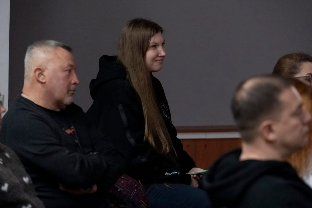 «Новий стабпункт — це необхідність»: у Харкові показали документалку стрічку про медиків 113-ї бригади ТрО на підтримку збору Журналістка Анна Мʼясникова