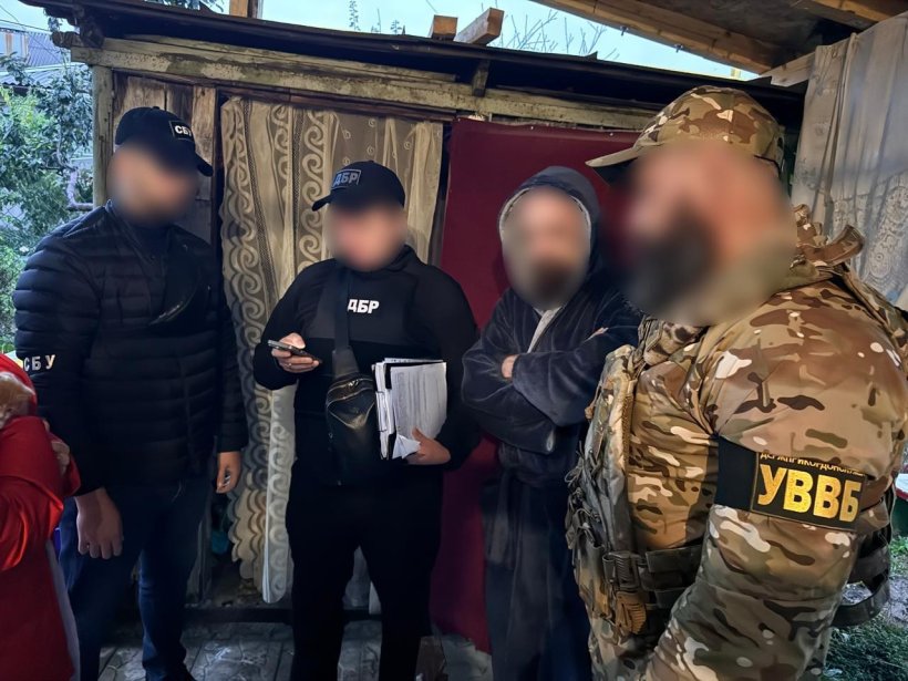 На Харківщині викрили схему втечі військових за кордон Правоохоронці затримують підозрюваного