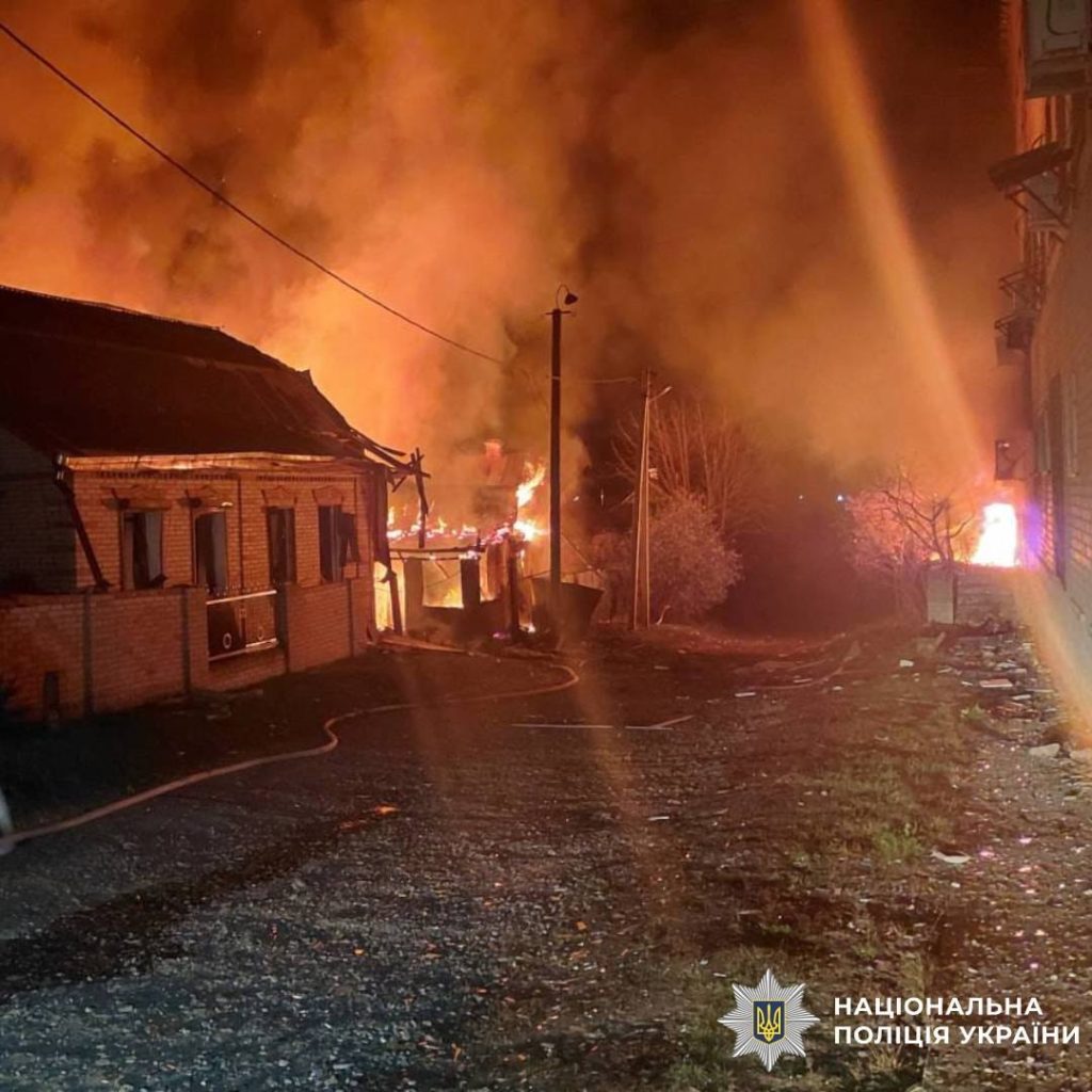 Троє людей загинули, восьмеро постраждали через удари по Харківщині Троє людей загинули, восьмеро постраждали через удари по Харківщині