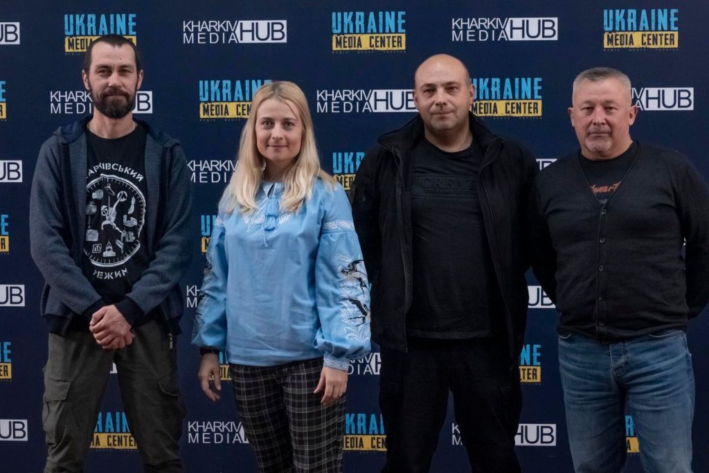 «Новий стабпункт — це необхідність»: у Харкові показали документалку стрічку про медиків 113-ї бригади ТрО на підтримку збору Медики стабпункту 113-ї бригади ТрО стоять на фоні банера
