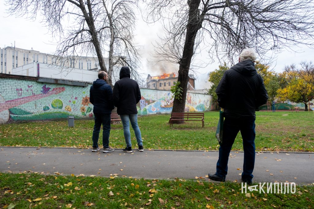 Фото пожежі в центрі Харкова після влучання реактивного БпЛА Фото пожежі в центрі Харкова після влучання реактивного БпЛА