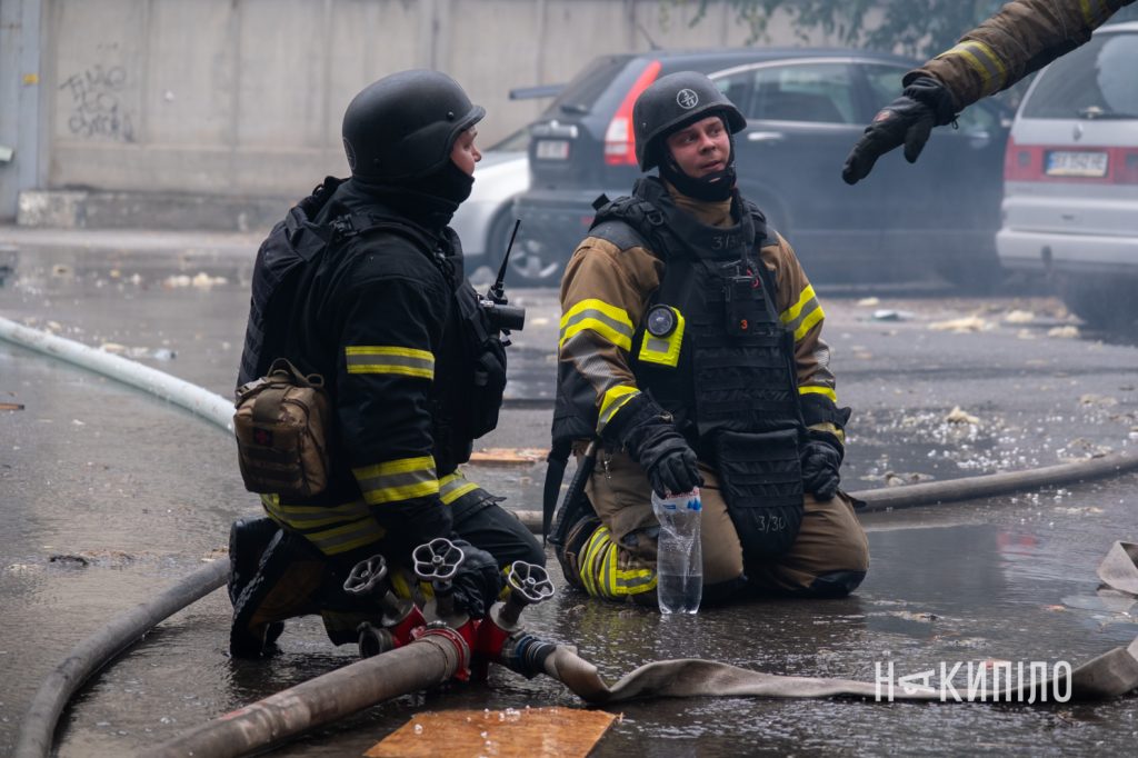 Фото пожежі в центрі Харкова після влучання реактивного БпЛА Фото пожежі в центрі Харкова після влучання реактивного БпЛА