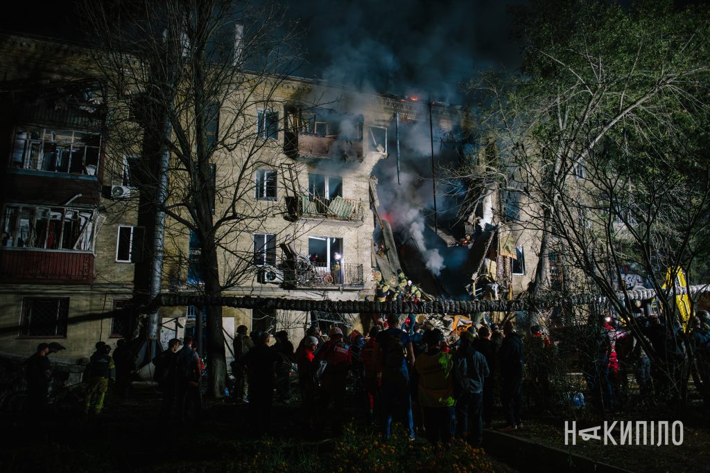 «Бандероль» знищила під'їзд будинку у Харкові: фото «Бандероль» знищила під'їзд будинку у Харкові: фото
