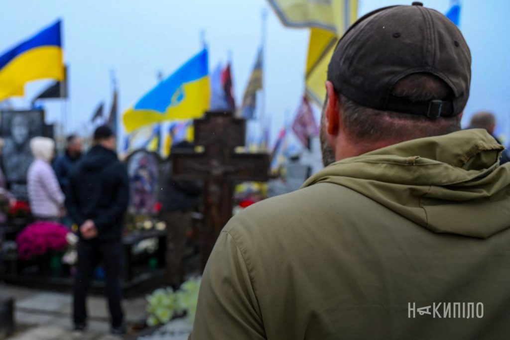 Прапори, спогади та дорога пам'яті: фоторепортаж з автопробігу в Харкові Прапори, спогади та дорога пам'яті: фоторепортаж з автопробігу в Харкові