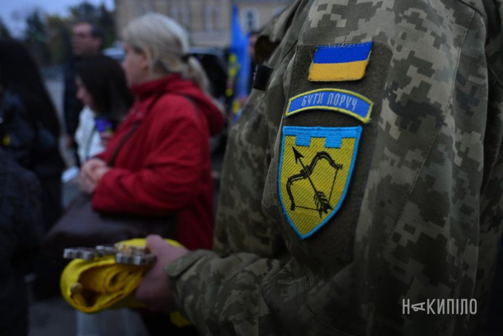 Прапори, спогади та дорога пам'яті: фоторепортаж з автопробігу в Харкові Прапори, спогади та дорога пам'яті: фоторепортаж з автопробігу в Харкові