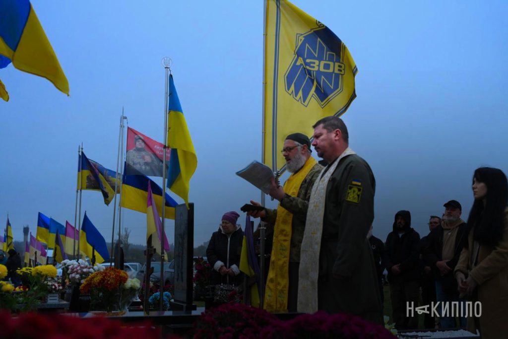 Прапори, спогади та дорога пам'яті: фоторепортаж з автопробігу в Харкові Прапори, спогади та дорога пам'яті: фоторепортаж з автопробігу в Харкові