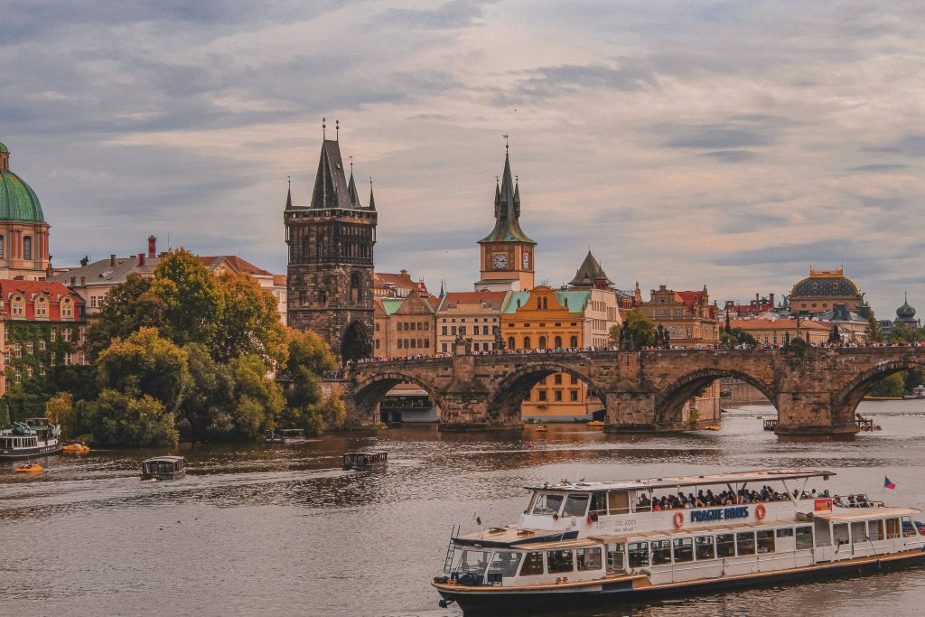 Переїзд до Чехії: З чого почати підготовку Ouael Ben Salah. Unsplash.com