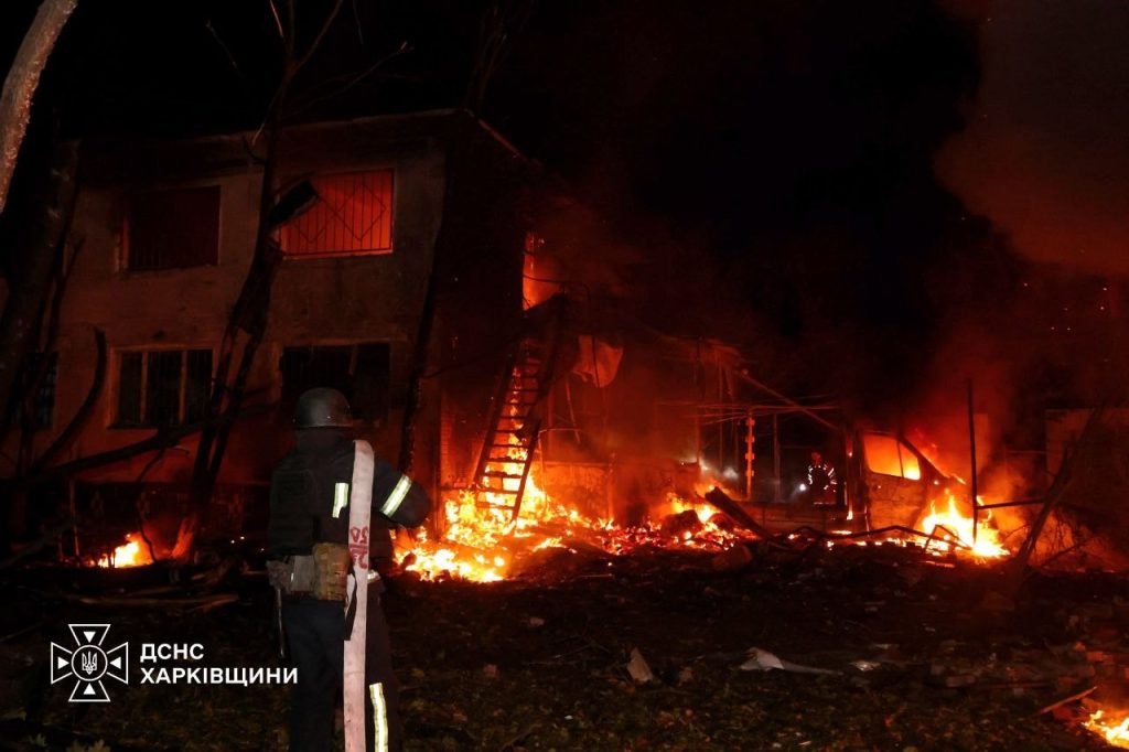 Фоторепортаж ДСНС із місця влучання ракет у Харкові