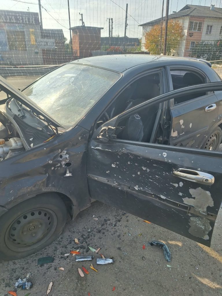 Пʼять автівок пошкодили російські FPV-дрони на Харківщині Пʼять автівок пошкодили російські FPV-дрони на Харківщині