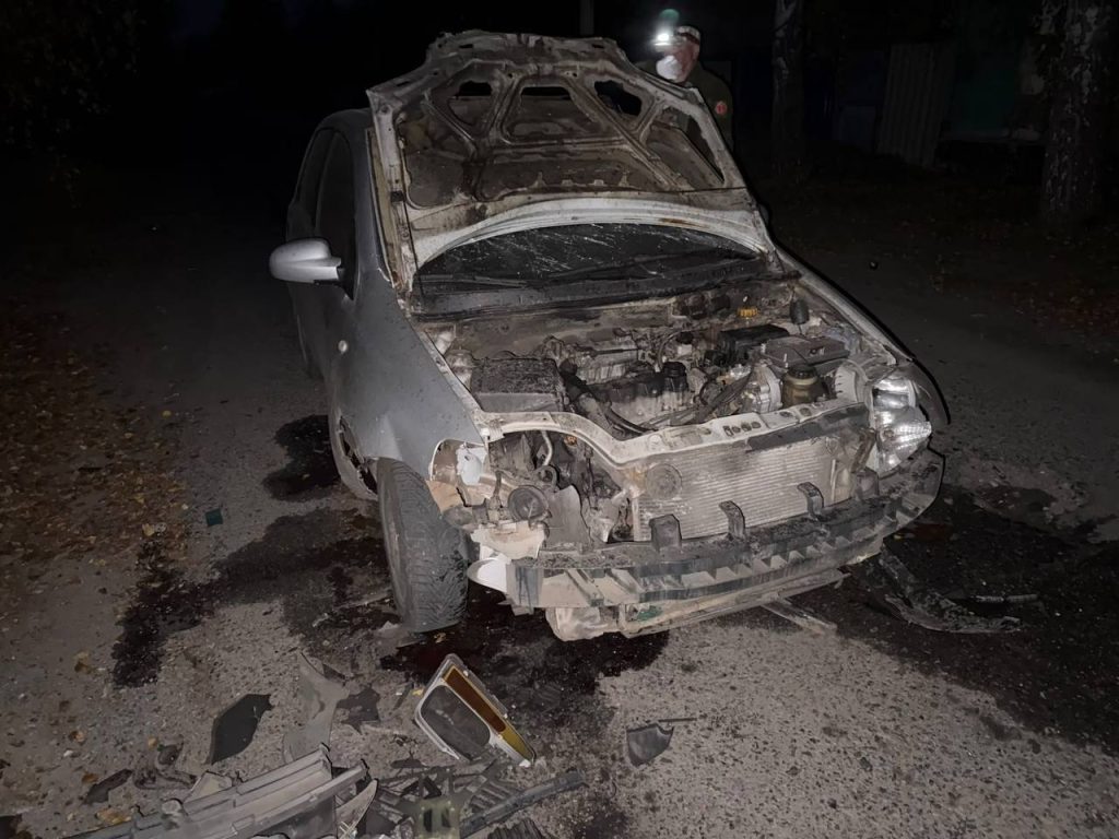 Пʼять автівок пошкодили російські FPV-дрони на Харківщині Пʼять автівок пошкодили російські FPV-дрони на Харківщині