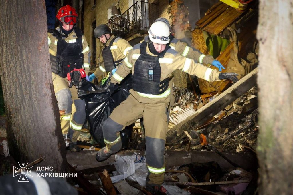 Троє людей загинули через росіян у Харкові: вечірній обстріл Троє людей загинули через росіян у Харкові: вечірній обстріл