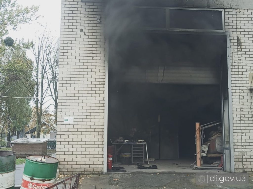 Удар по підприємству під Харковом: у чотирьох чоловіків опіки 70–80% тіла Удар по підприємству під Харковом: у чотирьох чоловіків опіки 70–80% тіла