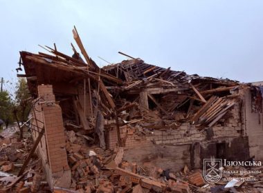 Будинок у Ізюмі, який зруйнував ворожий обстріл