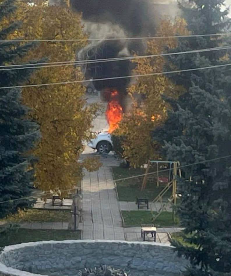 Через атаки дронів жителів Дергачівщини закликають не їздити окремими дорогами Через атаки дронів жителів Дергачівщини закликають не їздити окремими дорогами
