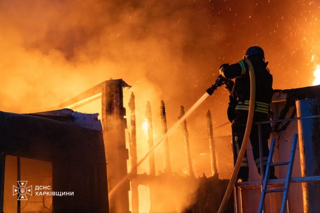 Наслідки обстрілів Харківщини: загинула жінка, постраждали понад 15 дорослих і дітей Наслідки обстрілів Харківщини: загинула жінка, постраждали понад 15 дорослих і дітей