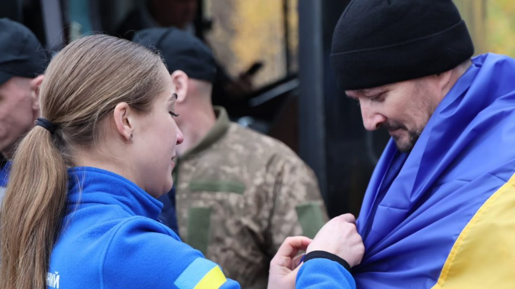 З полону звільнені 270 українських воїнів та цивільних З полону звільнені 270 українських воїнів та цивільних